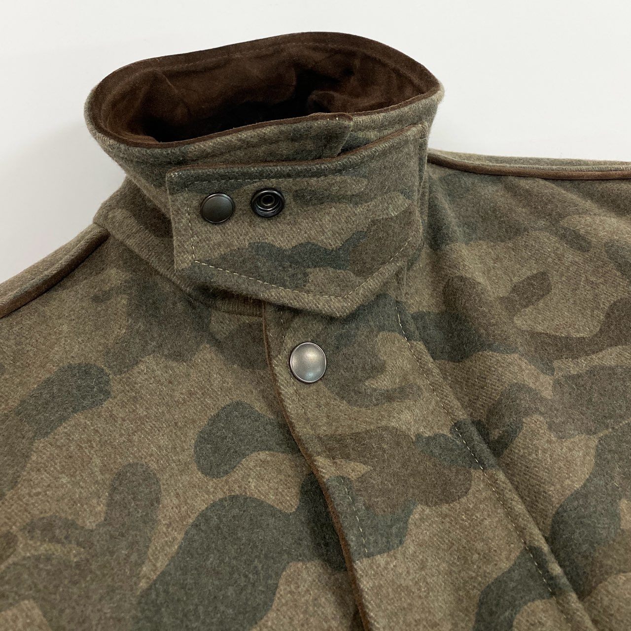 49L8 【美品】JACOB COHEN ヤコブコーエン フィールドジャケット ジップアップジャケット カモフラ ウールナイロン 844885A 48サイズ カーキ系 メンズo07t