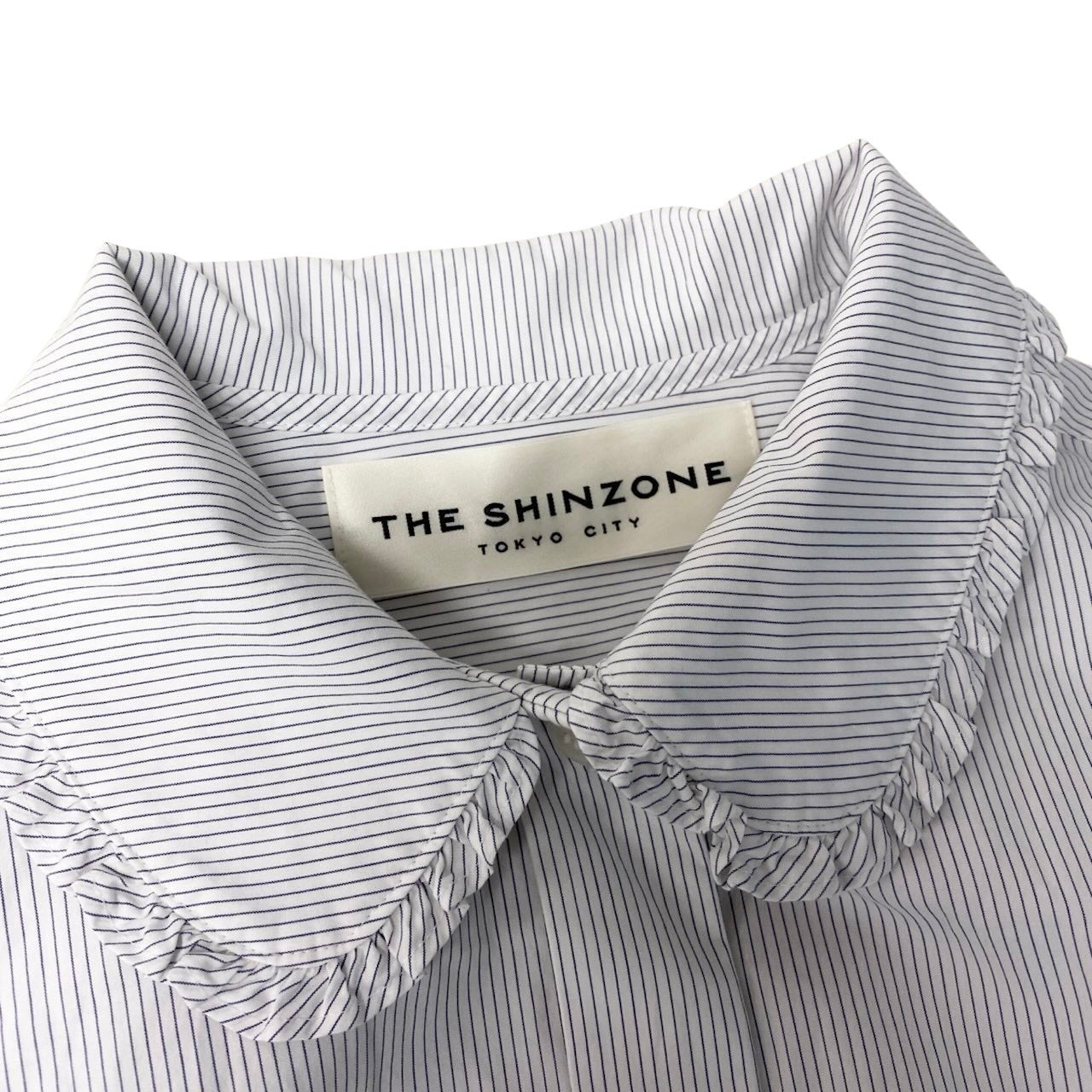 77h9 《美品》 THE SHINZONE ザシンゾーン フリルカラーブラウス 23AMSBL05 サイズFO ホワイト FRILL COLLAR BLOUSEt18r
