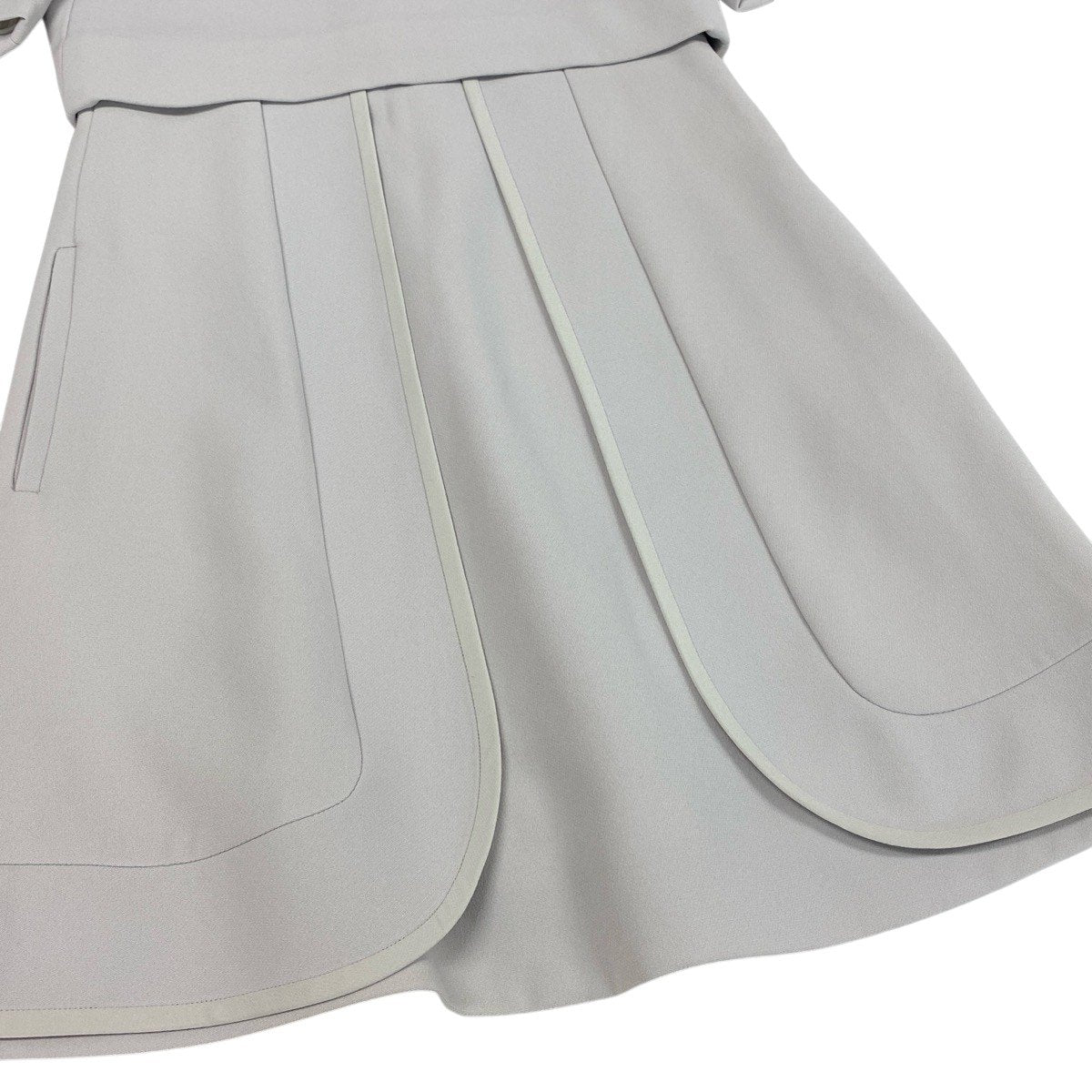 h17 【美品】Chloé 半袖ワンピース 切替デザイン 34サイズ ライトグレー レディース 女性用k02i