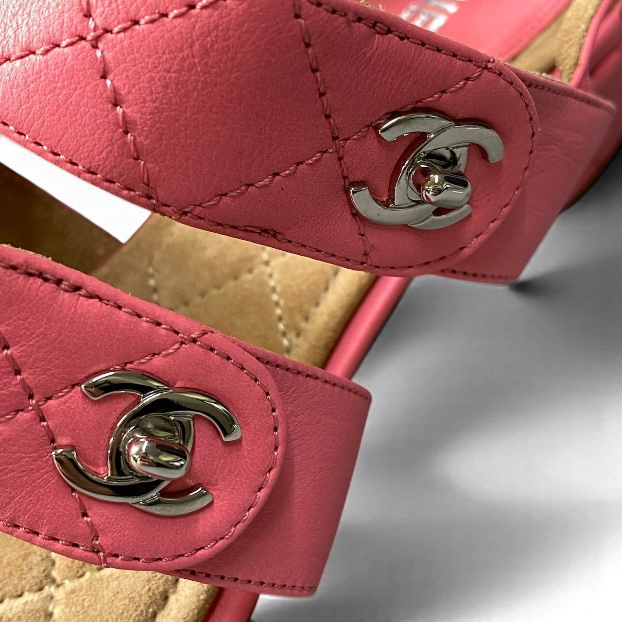 f10 【新品保管品】CHANEL シャネル マトラッセ ヌーンロック ココマーク サンダル イタリア製 37Cサイズ ピンク レザー レディース 女性用k02i