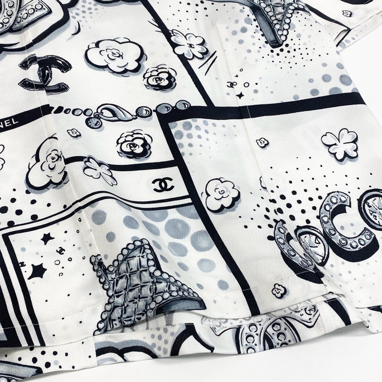 b23 CHANEL シャネル P80342 2025SS CCロゴ 半袖シルクブラウス 半袖トップス サイズ38 オフホワイト系 レディース Tシャツta1