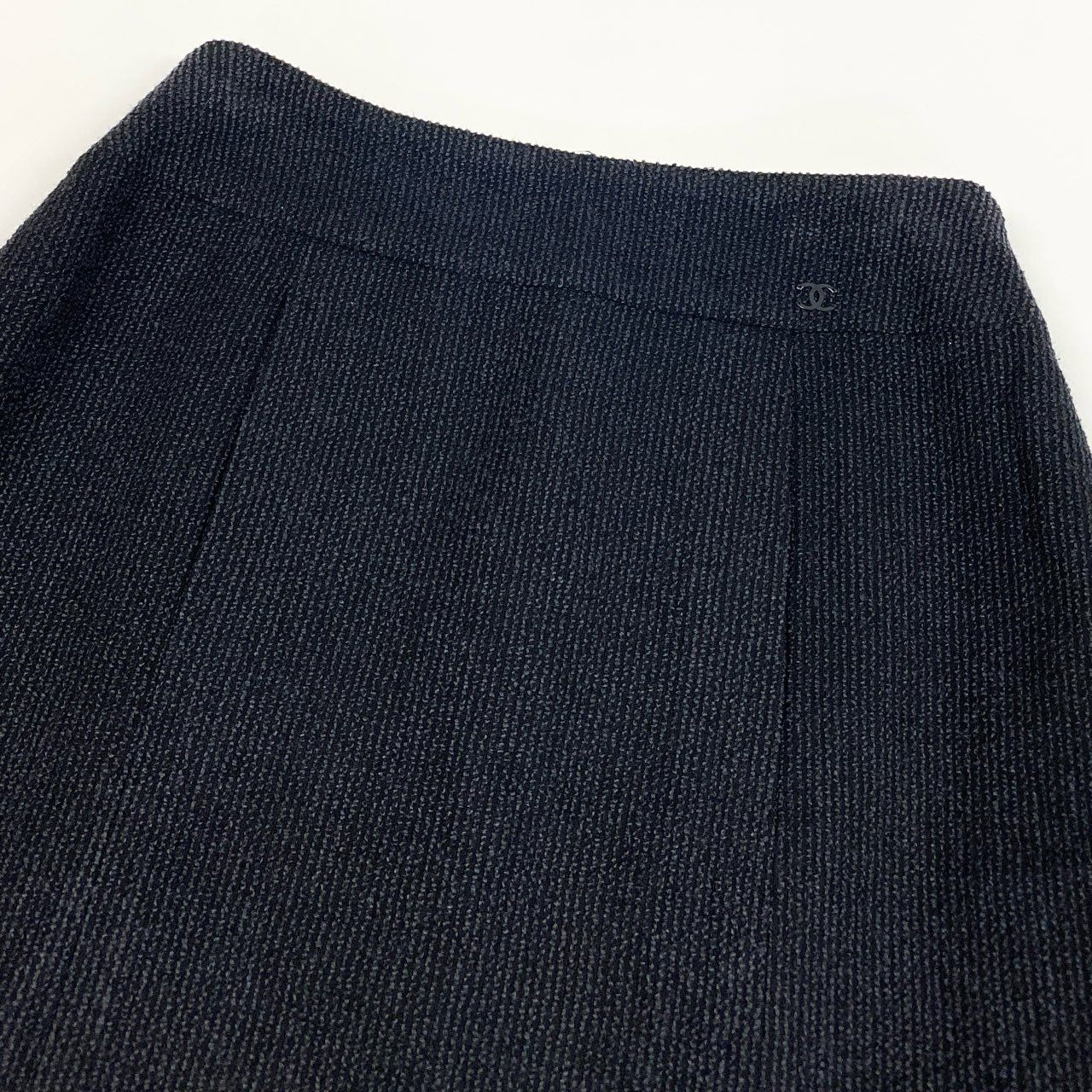 60a14 CHANEL シャネル 2004年 P23727 裾フリンジ 膝丈スカート サイズ38 グレー レディースta1