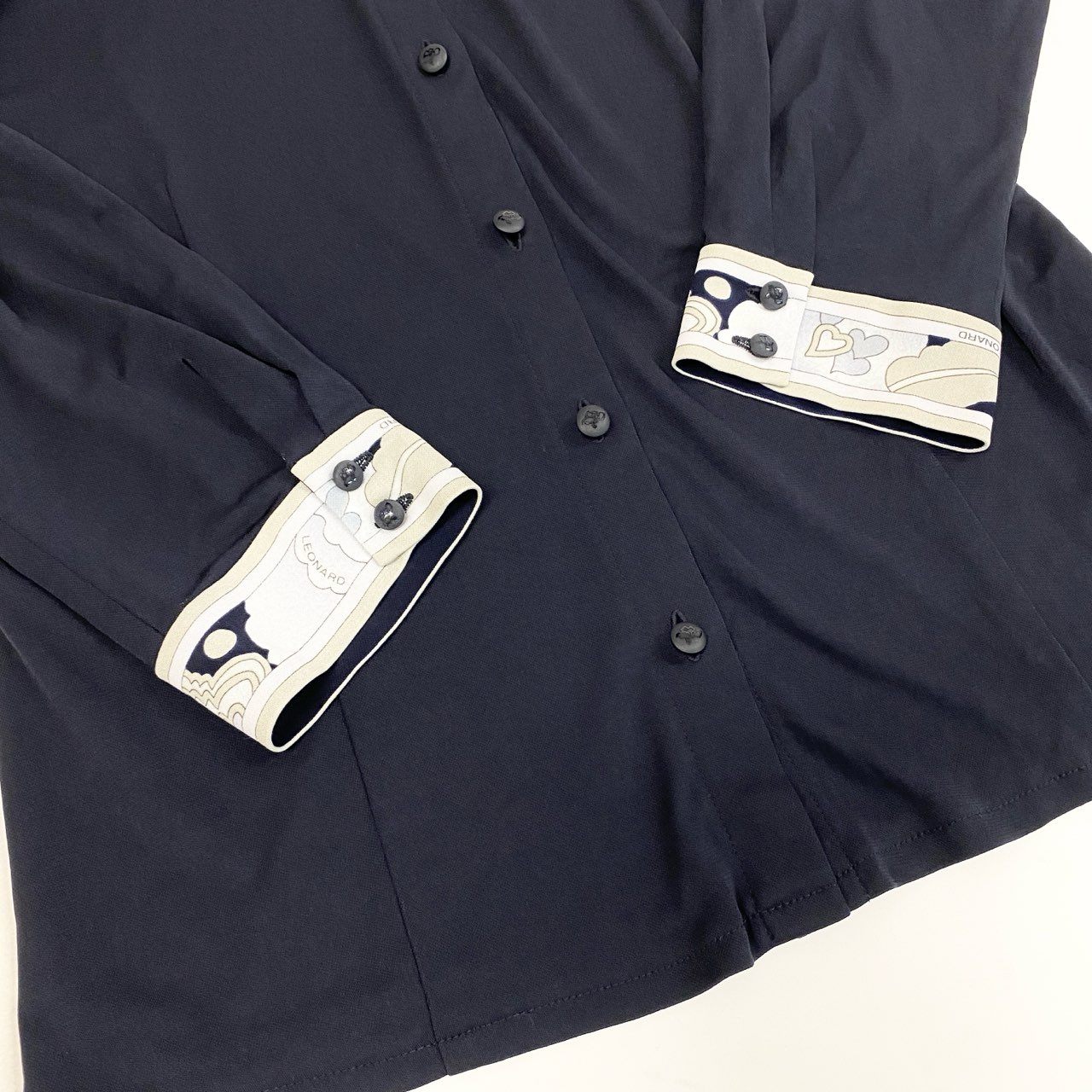 30b11 LEONARD レオナール ロングスリーブボタンダウンシャツ カンカン素材 美しいプリント 0179558 Lサイズ ネイビー レディース 女性用u02t
