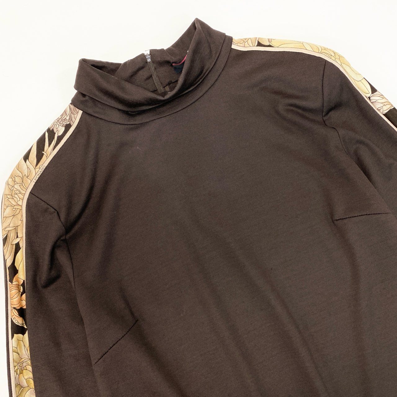 79k21 LEONARD FASHION レオナール ロングスリーブ カットソー ハイネックプルオーバー  美しい花柄プリント レディース 女性用 L ブラウン ウールシルクu02t