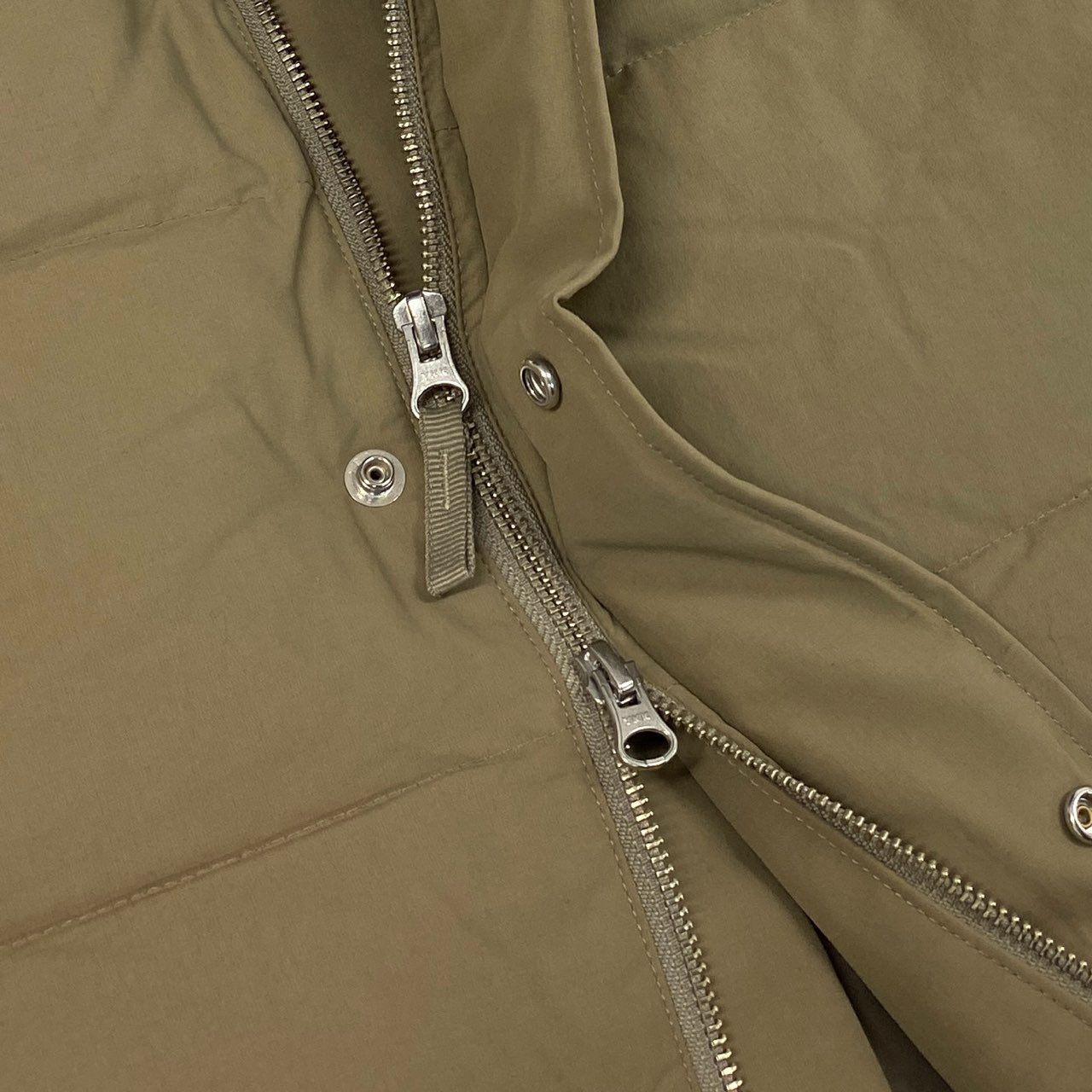 24L22 WACKO MARIA ワコマリア ナイロンダウンジャケット フーディー アウター 日本製 Sサイズ ベージュ メンズ 男性用o07t