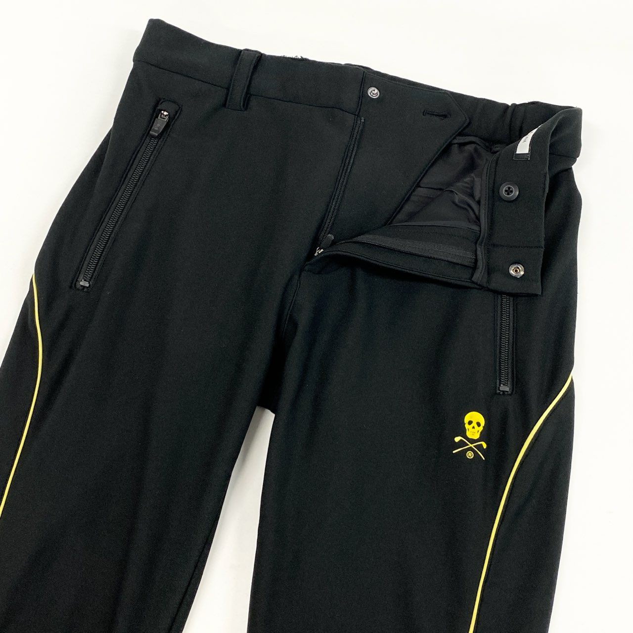 31i8 MARK&LONA マークアンドロナ Flexer Energy Tech Pants スカルプリント ジャージパンツ ボトムス ゴルフウェア ロゴプリント MLM-1C-AT12 44 ブラック イエロー メンズo07t