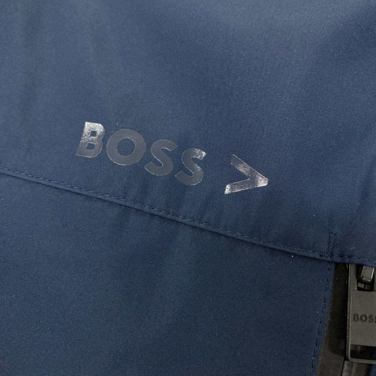 71i26 HUGO BOSS ヒューゴボス マウンテンパーカ― 52 ネイビー トレッキング アウトドア 防水 フード取外し可t18r