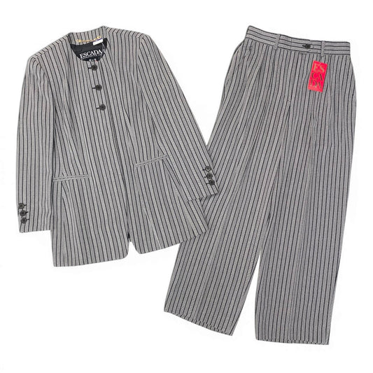 50e8【未使用タグ付】 ESCADA エスカーダ セットアップ パンツスーツ ノーカラー ロングジャケット タックパンツ ストライプ柄 サイズ38 ブラック ホワイト レディース 女性用u02t