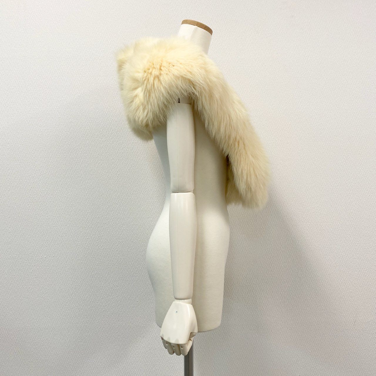 50j23 最高級毛皮 フォックスファー 毛皮マフラー 大判ティペット ボリューム◎ アイボリー フォックス レディース 本毛皮u02t