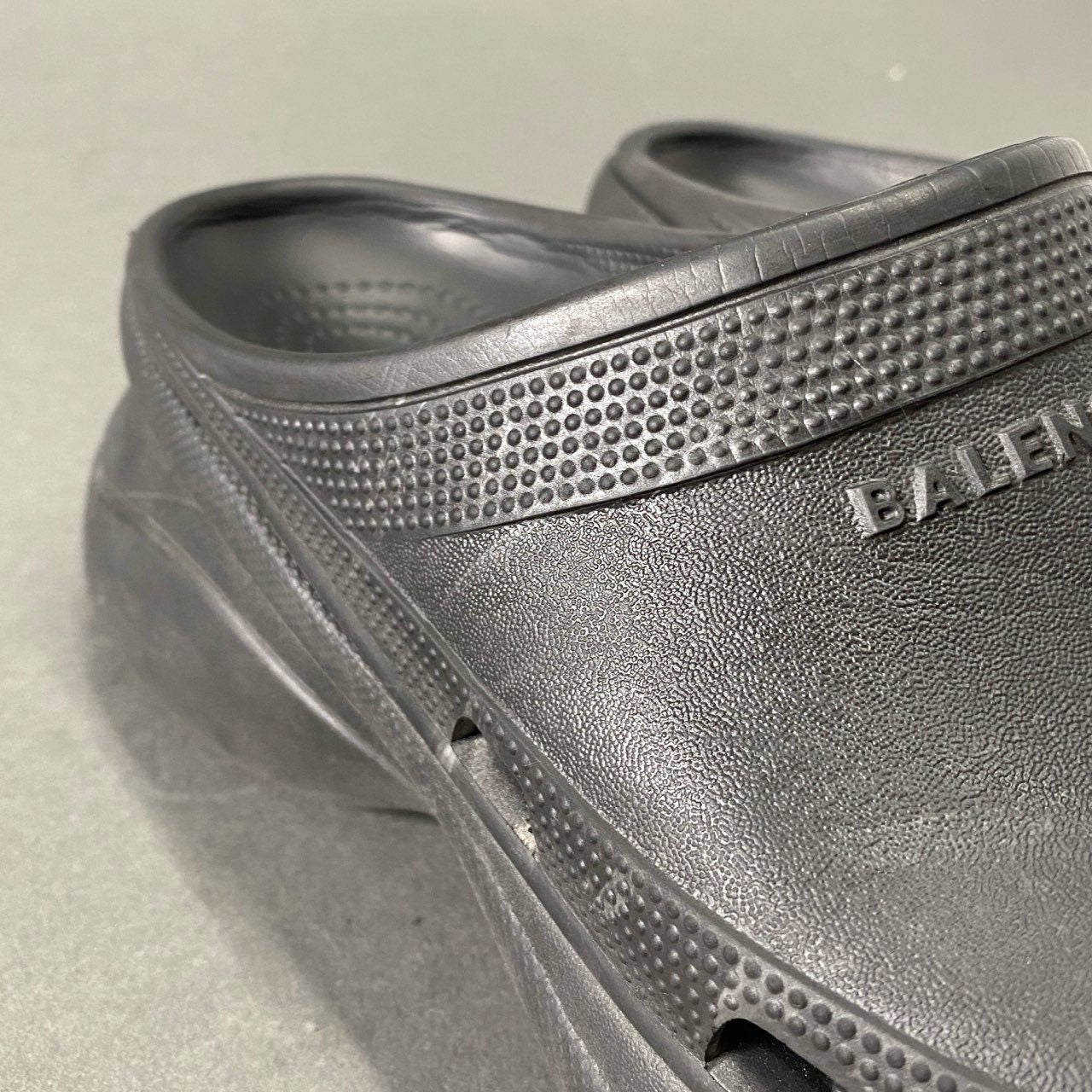 2d4 BALENCIAGA バレンシアガ Pool Crocs プールクロックス サンダル 39 ブラック ラバー シューズ 厚底