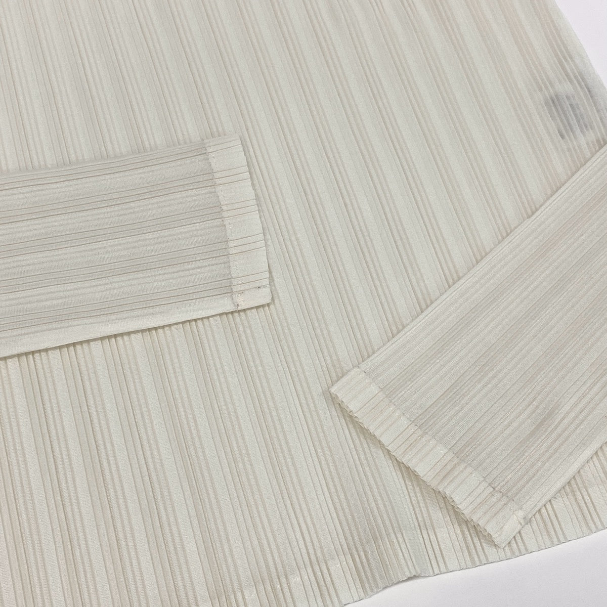 Ae14 PLEATS PLEASE プリーツプリーズ タートルネック 長袖トップス プリーツカットソー PP01-FK315 サイズ3 ホワイト レディース 女性服ta1