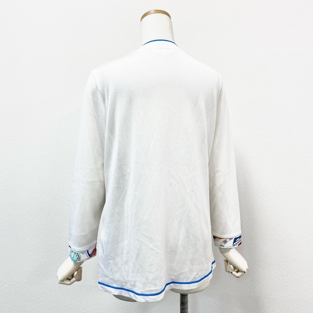 67g21-7 《極美品》 LEONARD レオナール カンカン素材 薄手カーディガン ニットカーディガン 美しい花柄プリント サイズ40 ホワイト マルチカラー レディース 日本製