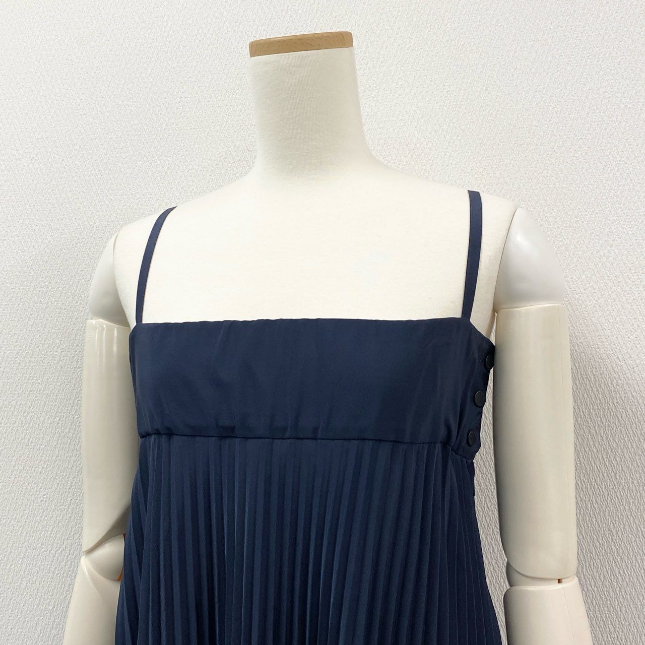 20j6 HYKE ハイク TAFFETA PLEATED MAXI DRESS プリーツ キャミワンピース ドレス 231-16171 045 1 ネイビー 日本製 レディースo07t