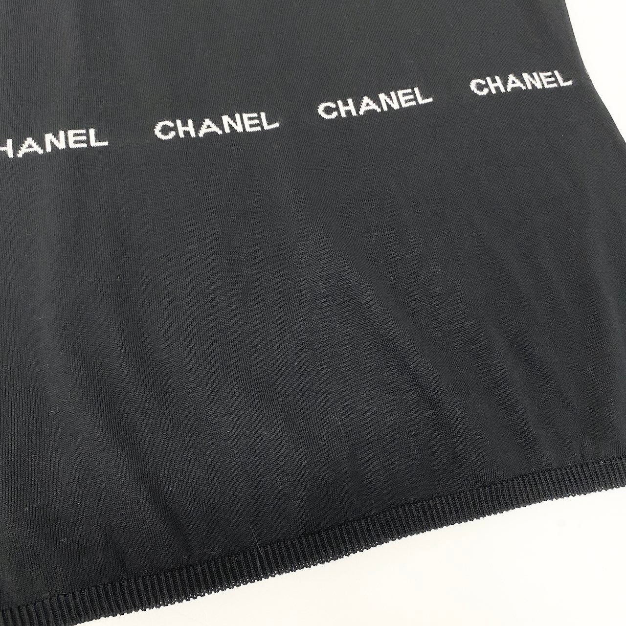 Cd22 CHANEL シャネル 2004年 ノースリーブニットセーター  CHANELロゴ トップス ブラック レディース 女性用u02t