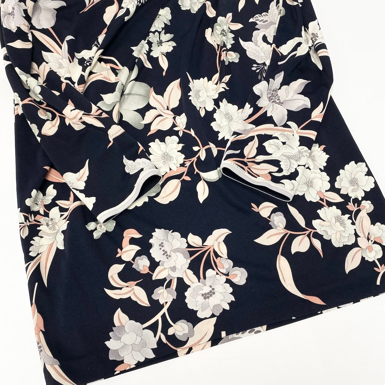 13e8 LEONARD FASHION レオナール ロングスリーブワンピース  美しい花柄プリント カンカン素材 ウエスト切替 0160223 サイズ36 ブラック レディース 女性用u02t