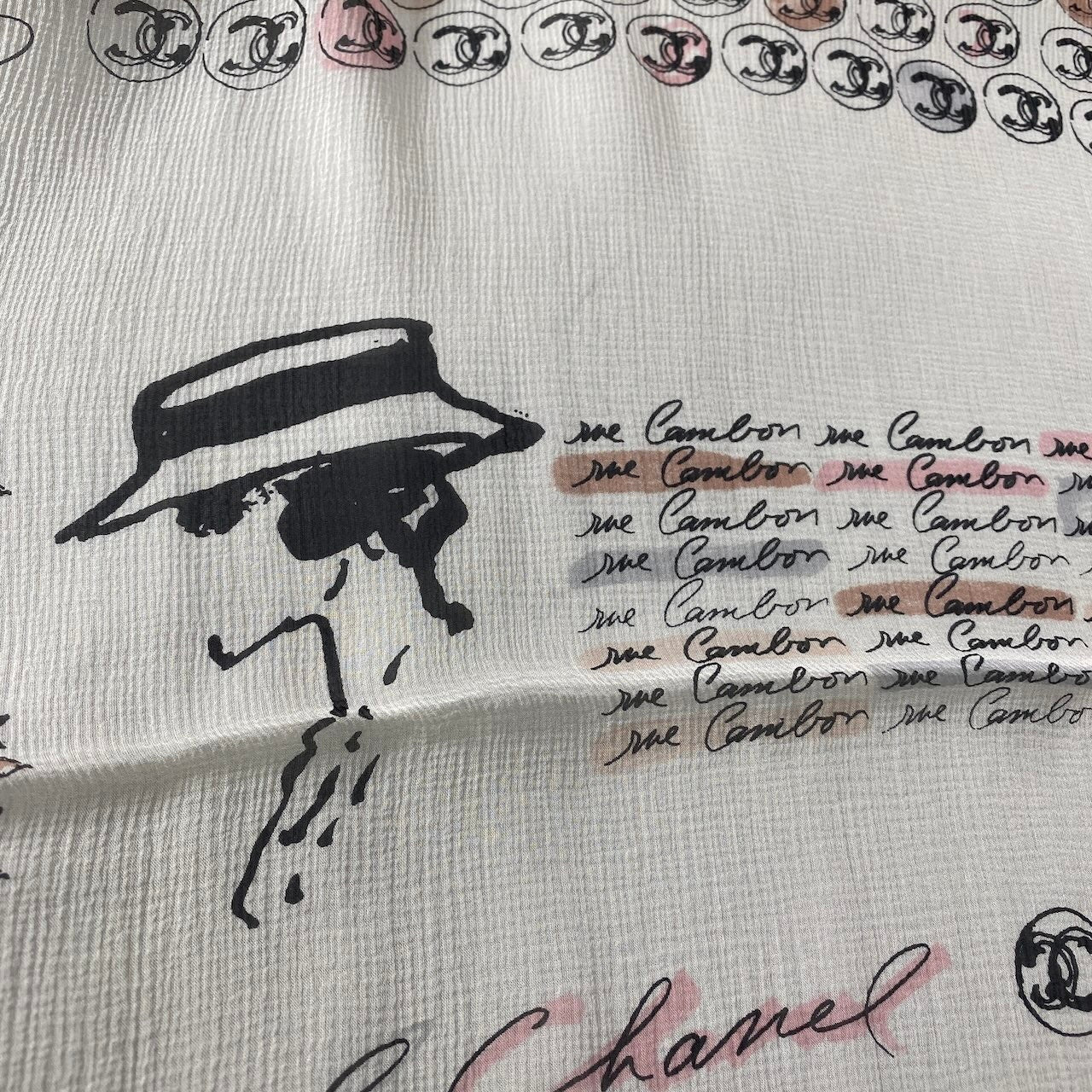e13 CHANEL シャネル シルクスカーフ 長方形 ココマーク 総柄 ホワイト シルク100％ レディース 女性用k02i