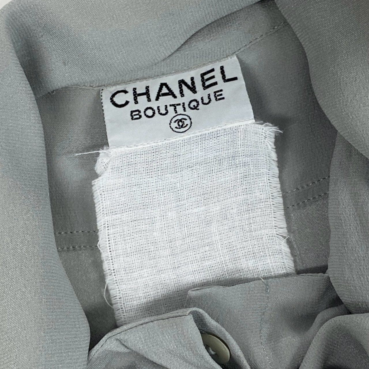 b26 CHANEL ヴィンテージ シャネル 90s ココマーク デカココ ボウタイブラウス シルクブラウス M相当 グレー シルク レディース トップスta1