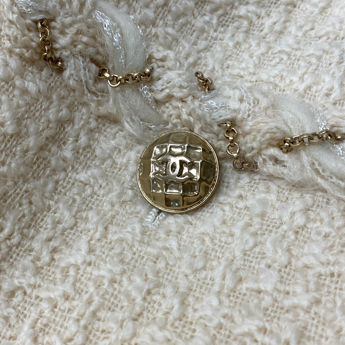 i13 CHANEL シャネル 07A CCボタン ハイウエスト ツイードスカート CC Button High Waisted Tweed Skirt Ivory P32102 Size 36t18r