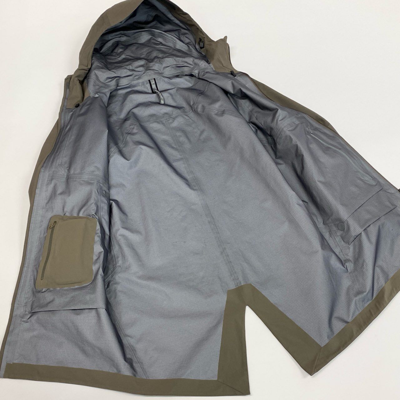 32j3 ARC'TERYX VEILANCE アークテリクス ヴェイランス MONITOR COAT モニターコート GORE-TEX マウンテンパーカー シェル アウター 15641-67041 S ブラウン系 ナイロン メンズo07t