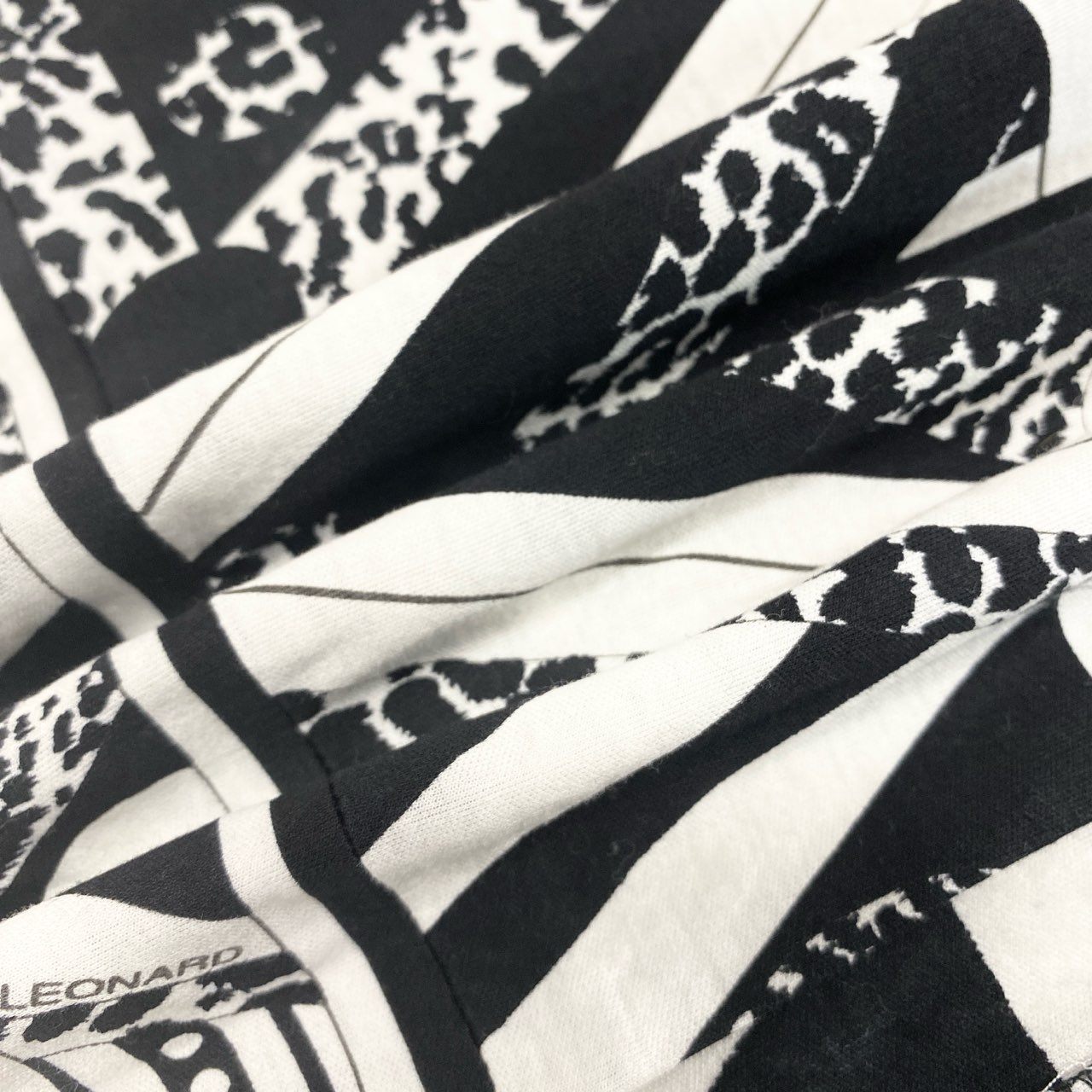 6b12 LEONARD レオナール 半袖カーディガン 美しいプリント チュニック丈 総柄 0359139 Lサイズ ホワイト ブラック コットン100％ レディース 女性用u02t