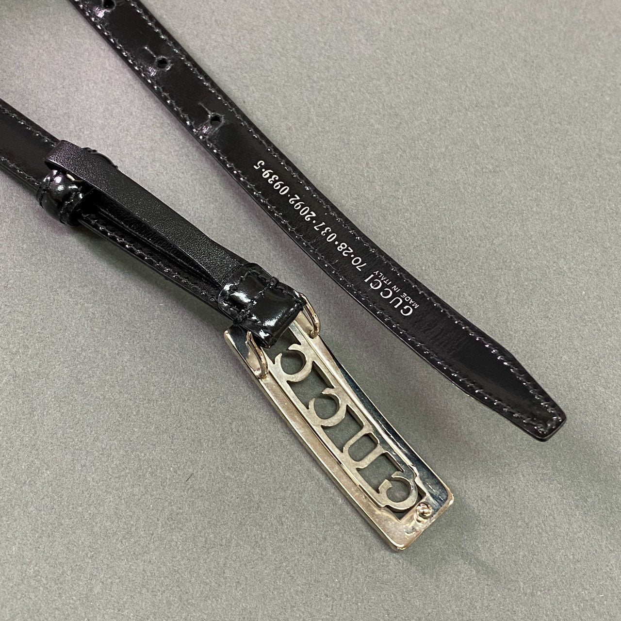 j29 GUCCI グッチ メタルロゴバックル レザー細ベルト 70・28 ブラック Leather Metal Logo Buckle Belt イタリア製