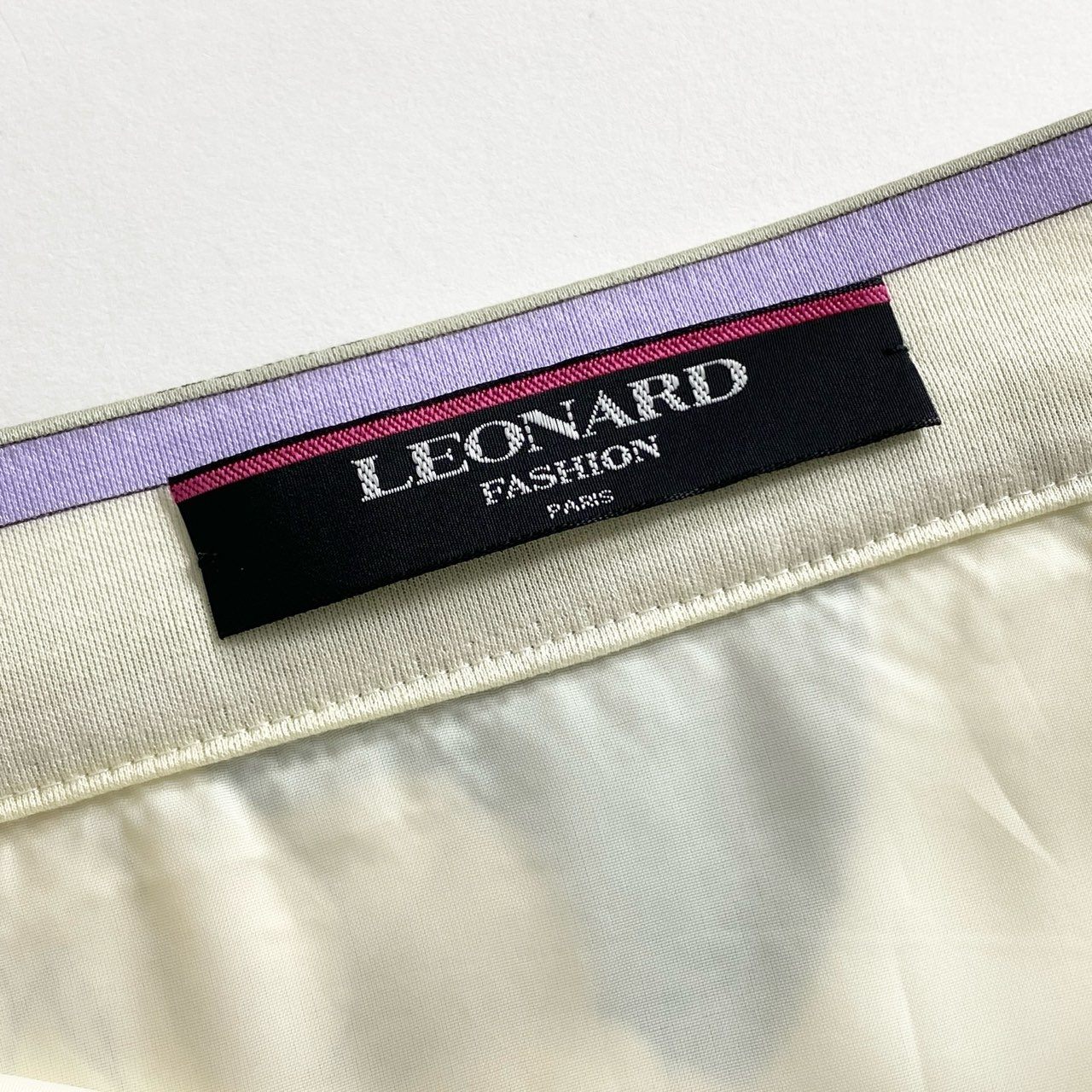 37e26-15 《美品》 LEONARD レオナール 美しい花柄プリント 花柄スカート 膝丈スカート タイトスカート サイズ67 マルチカラー レディース 日本製