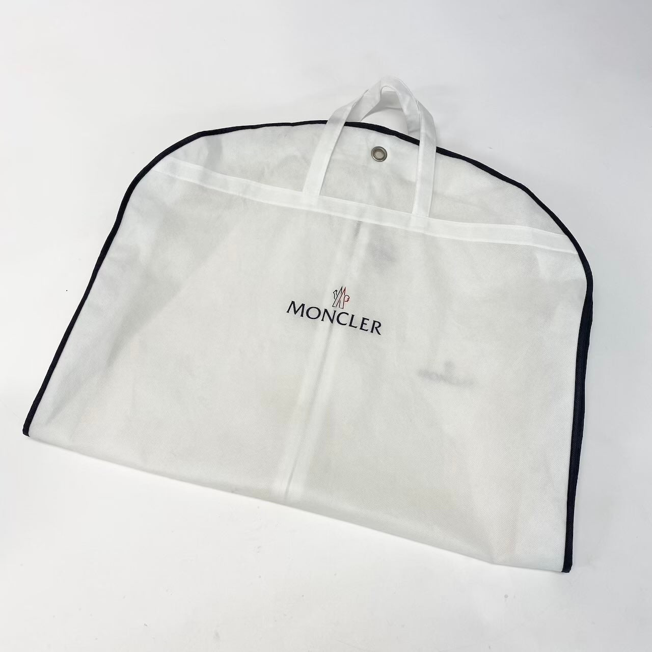 80e12 《美品》 MONCLER モンクレール MONTCLA モンクラ ダウンジャケット E20914194385 サイズ2 ブラック ガーメントケース付t18r