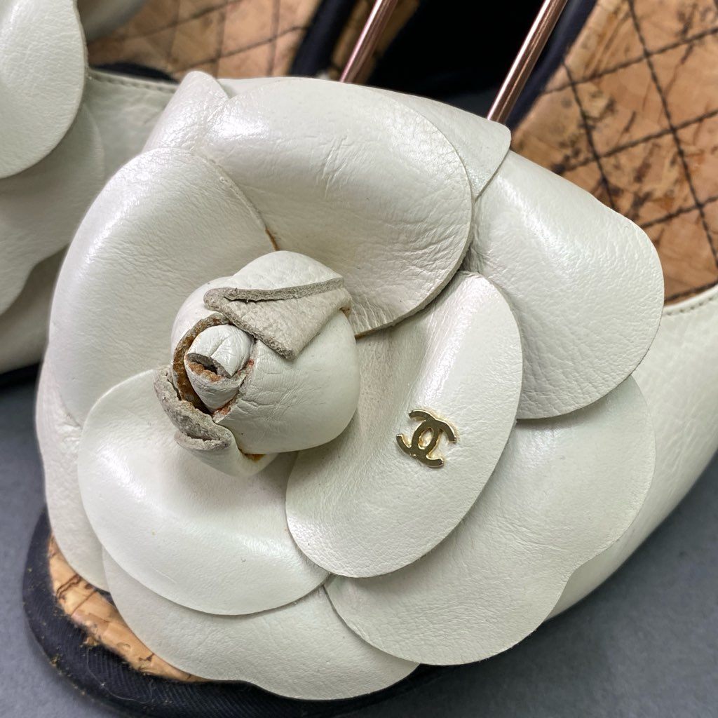 4e10 CHANEL シャネル カメリア ココマーク コルクウェッジソール パンプス ハイヒール オープントゥ レザーシューズ サイズ37 1/2 アイボリー レザー レディース イタリア製