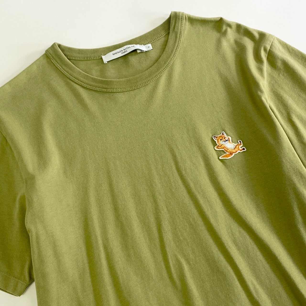 49k8 《美品》 MAISON KITSUNE メゾンキツネ CHILLAX FOX PATCH チラックスフォックス Tシャツ S グリーン カットソー ポルトガル製