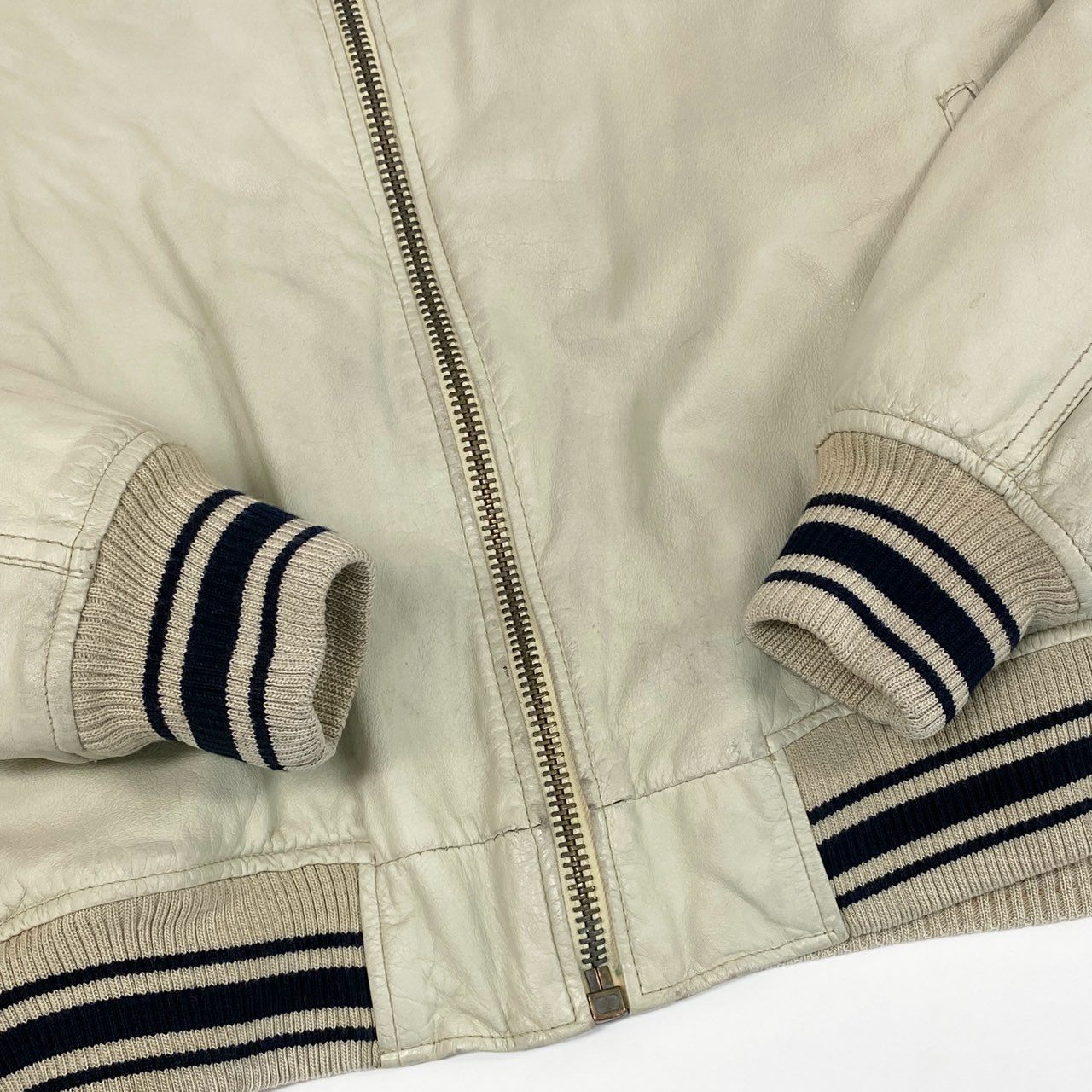49f2 THE ECKO UNLTD エコー 90s レザージャケット ブルゾン 裏地総柄 世界地図 大きいサイズ 古着 VINTAGE ヴィンテージ XLサイズ ライトベージュ 牛革