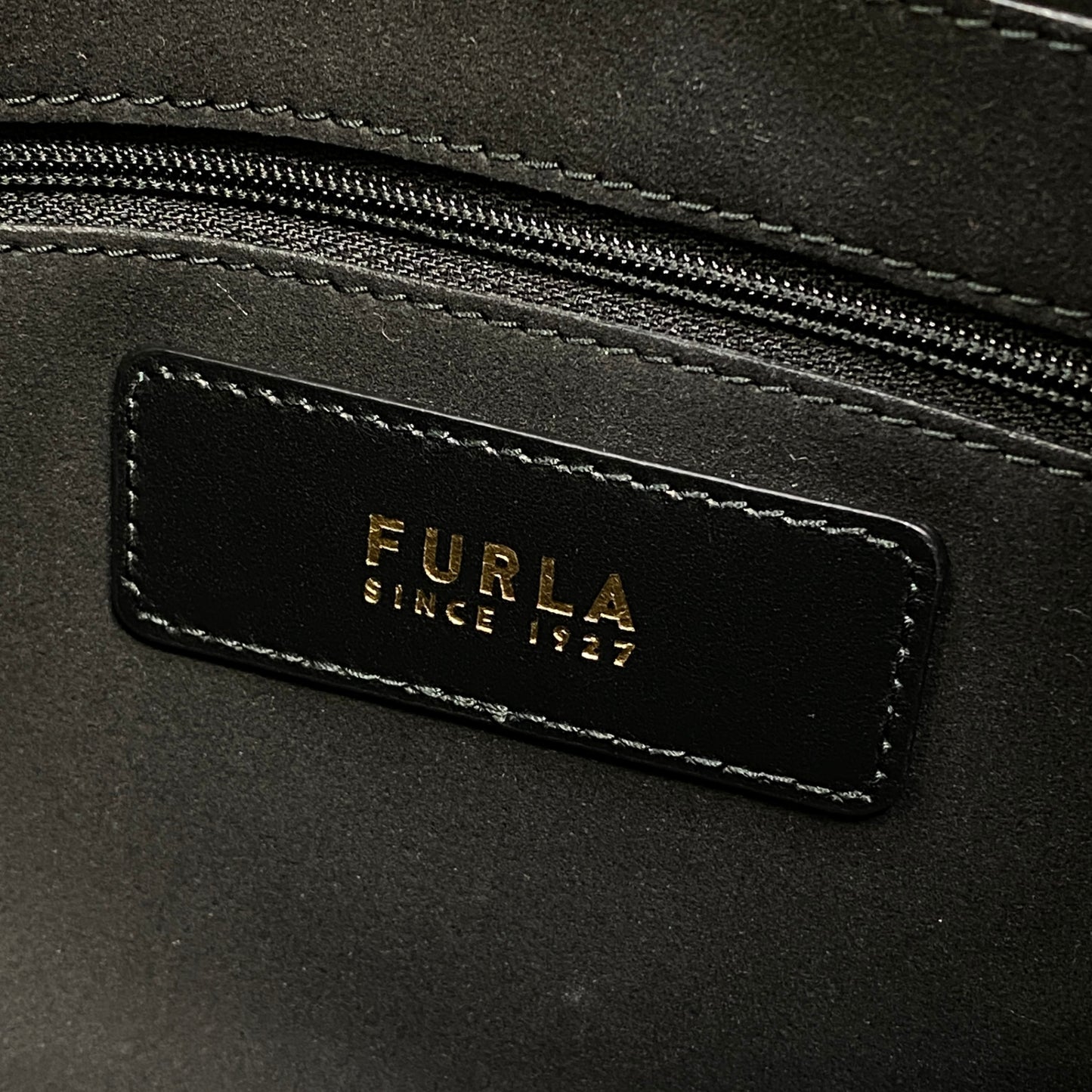 ch1《美品》 FURLA フルラ NUVOLA バケットバッグ MINI ハンドバッグ ワンショルダーバッグ ブラック レザー レディースo07t