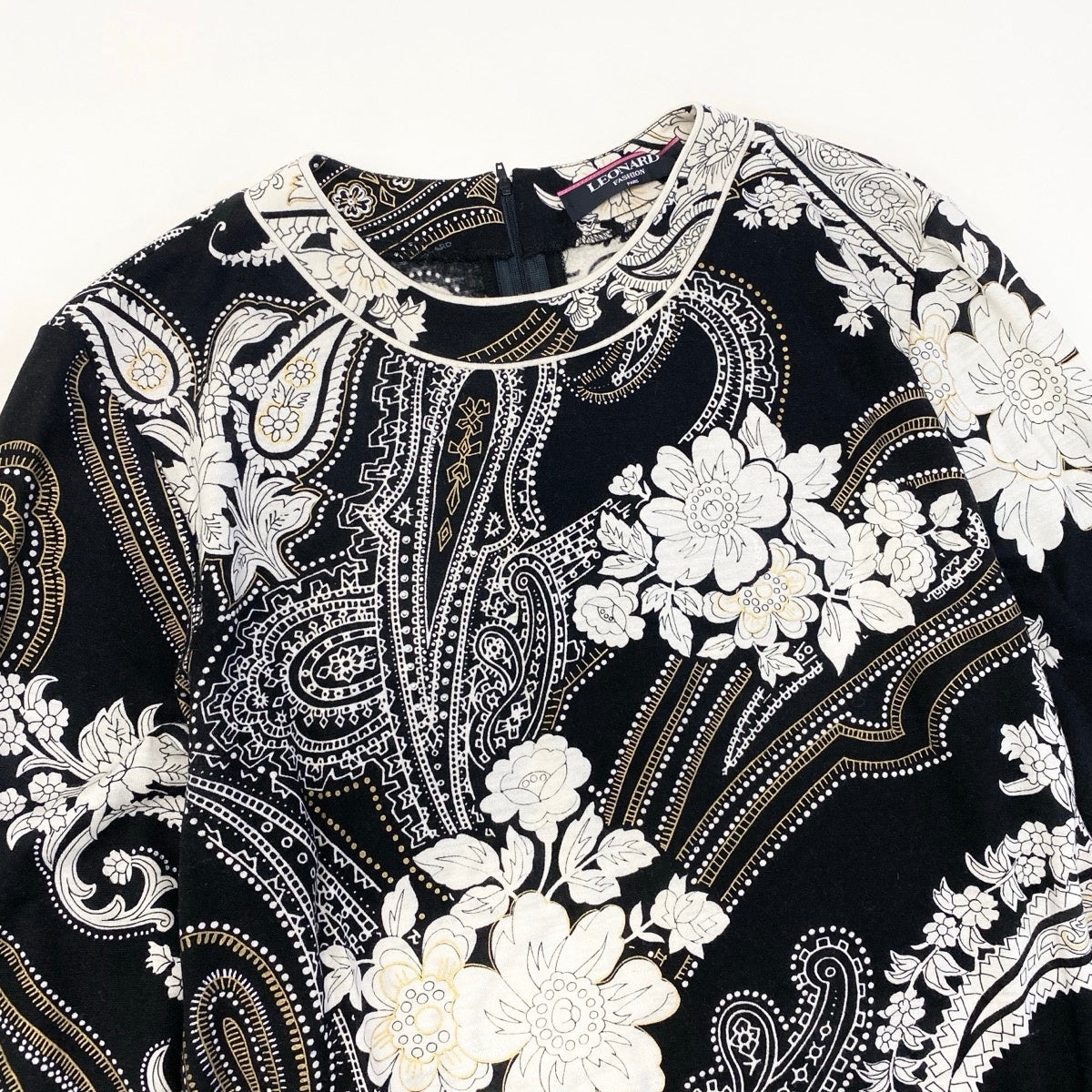54g11 LEONARD FASHION レオナール ロングスリーブ カットソー 美しい花柄プリント ペイズリー柄 サイズM ブラック ウール シルク レディースu02t