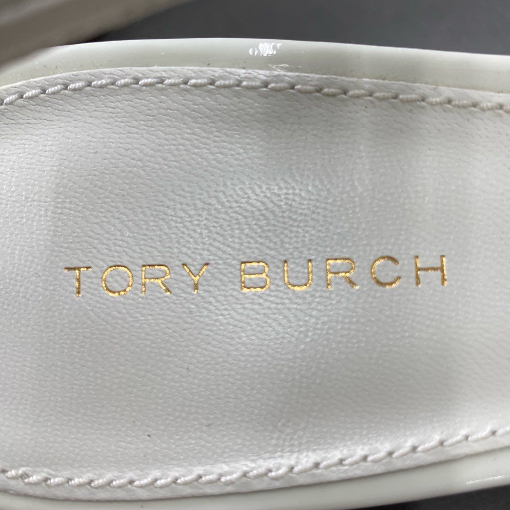 3e16 TORY BURCH トリーバーチ ストラップ ミュール パンプス 6 1/2M ホワイト エナメル ロゴ金具 レディース 靴