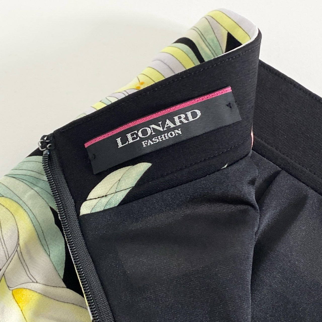 25e26 《美品》 LEONARD FASHION レオナール カンカン素材 花柄スカート ロングスカート 0182212 サイズ36 マルチカラー アセテート ポリエステル レディース