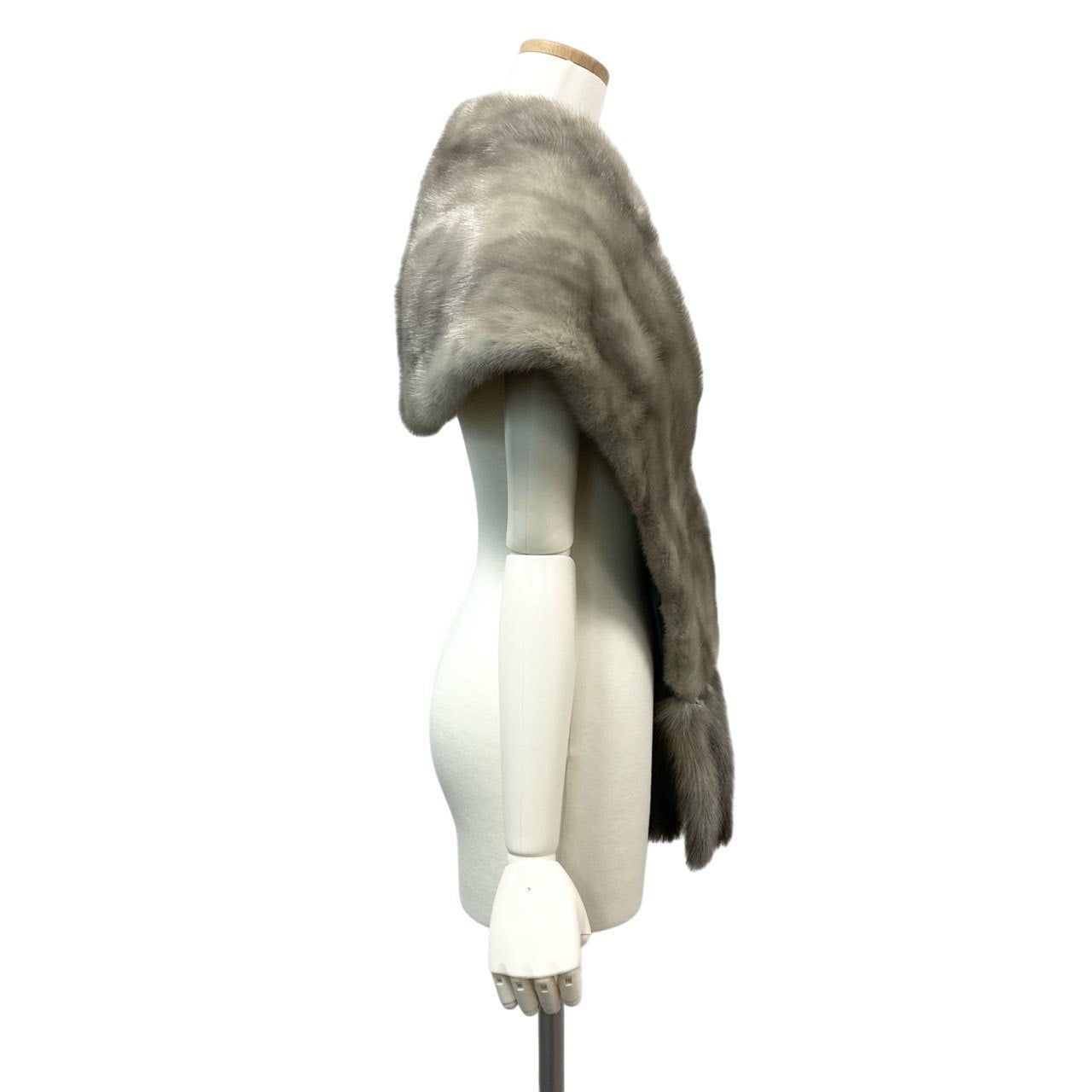 21k14《本毛皮》 サファイアミンク 大判ティペット ショール ケープ レディース MINK FUR  シルバーグレー系u02t