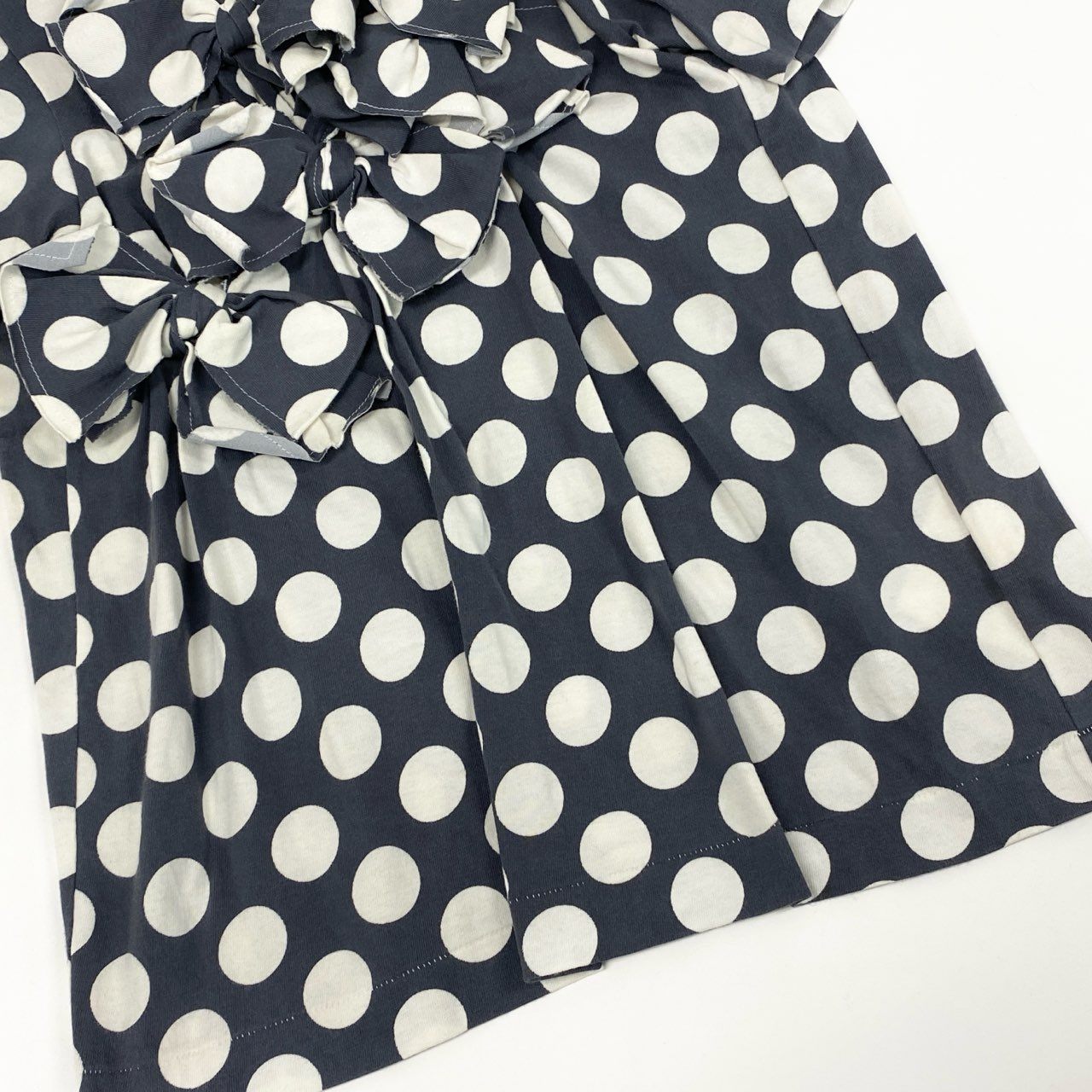 65g18 定価￥47.300 tao タオ COMME des GARCONS コムデギャルソン ドット柄 フロントリボン カットソー M グレー Tシャツ AD2022