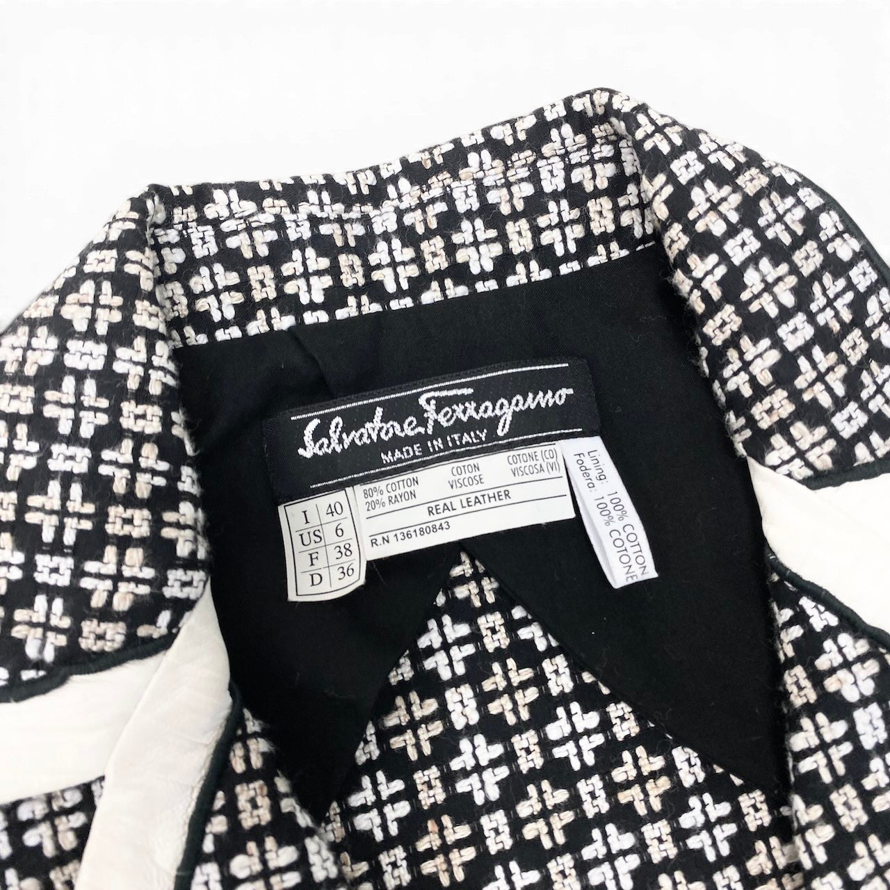 18e22 Salvatore Ferragamo サルヴァトーレフェラガモ ツイードジャケット テーラードジャケット レザーパイピング  イタリア製 40サイズ ブラック ホワイト レディース 女性服o07t