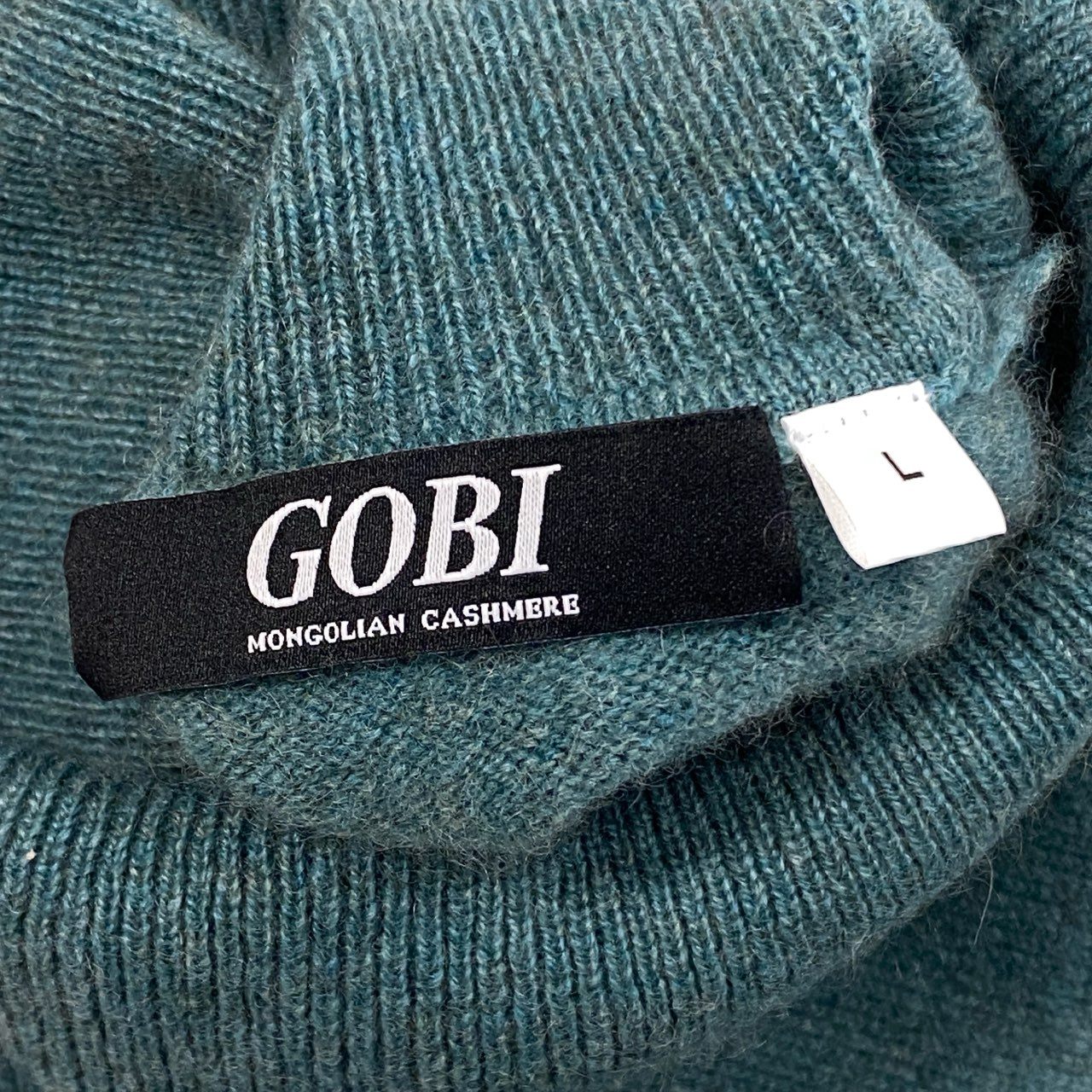 63a28 【新品保管品】GOBI ゴビ カシミヤハイネックニットセーター カシミア トップス モンゴル製 Lサイズ グリーン カシミヤ100％ メンズ 男性用u02t