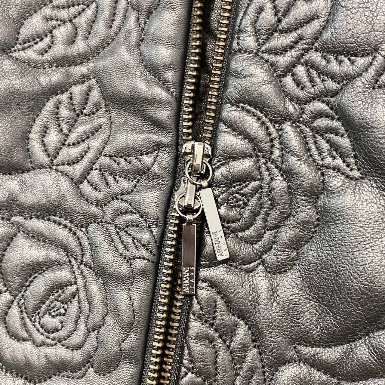 5h28 ARMANI JEANS アルマーニジーンズ ダブルライダースジャケット 中綿 レザージャケット バラ柄 サイズ40 ブラック レディース女性用u02t