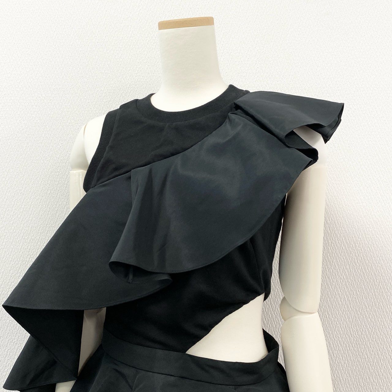 Ah29 Alexander McQUEEN アレキサンダーマックイーン 変形トップス フリルトップス ペプラム ラッフル装飾 ラウンドネック Fサイズ ブラック レディース 女性用k02i