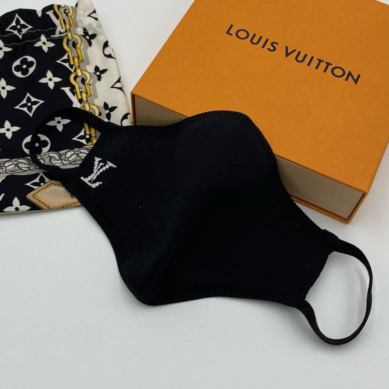 i3 《未使用品》 LOUIS VUITTON ルイヴィトン LV マスク マイユ ポーチ付き M76748 ブラック ノワール 箱付属t18r