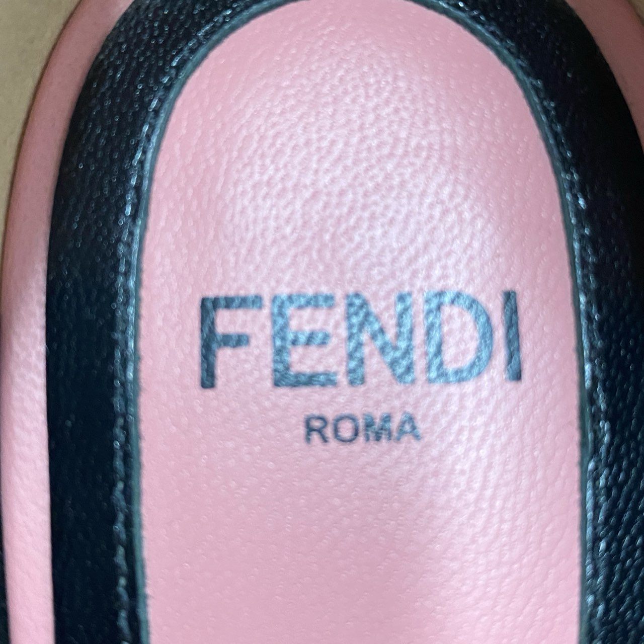 5f2 FENDI フェンディ パテントレザー ヒールパンプス 36 1/2 ブラック エナメル イタリア製 シューズ