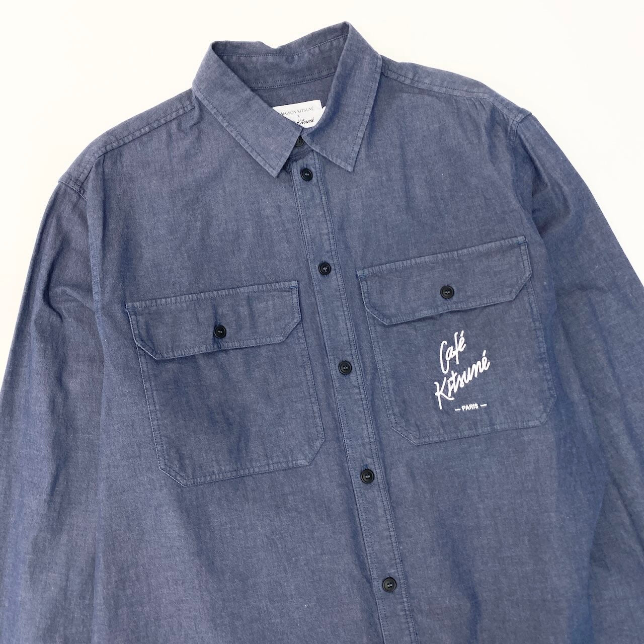 43c30 【未使用タグ付】 MAISON KITSUNE × Café Kitsune メゾンキツネ オーバーサイズ デニムシャツ ロングスリーブ ロゴ刺繍 メンズ 紳士服 IM00473WC2009 L ネイビーo07t