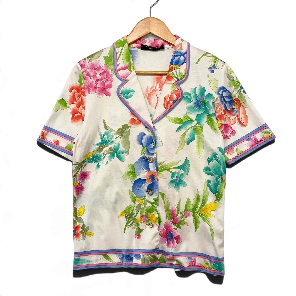 45j15  LEONARD FASHION レオナール ファッション 半袖シャツ 花柄プリント 総柄 トップス コットンシャツ 金ボタン  0389108 M マルチカラー 綿100％ レディース 女性用u02t