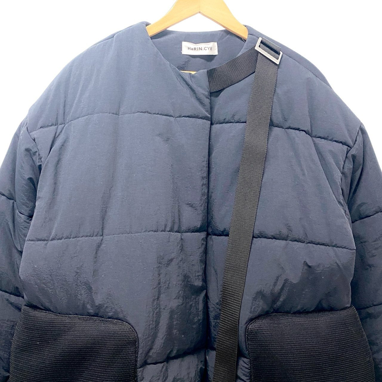 51c13 HeRIN.CYE へリンドットサイ 中綿ジャケット フード付き オーバージャケット フリーサイズ ブラック レディース アウター ブルゾンk02i
