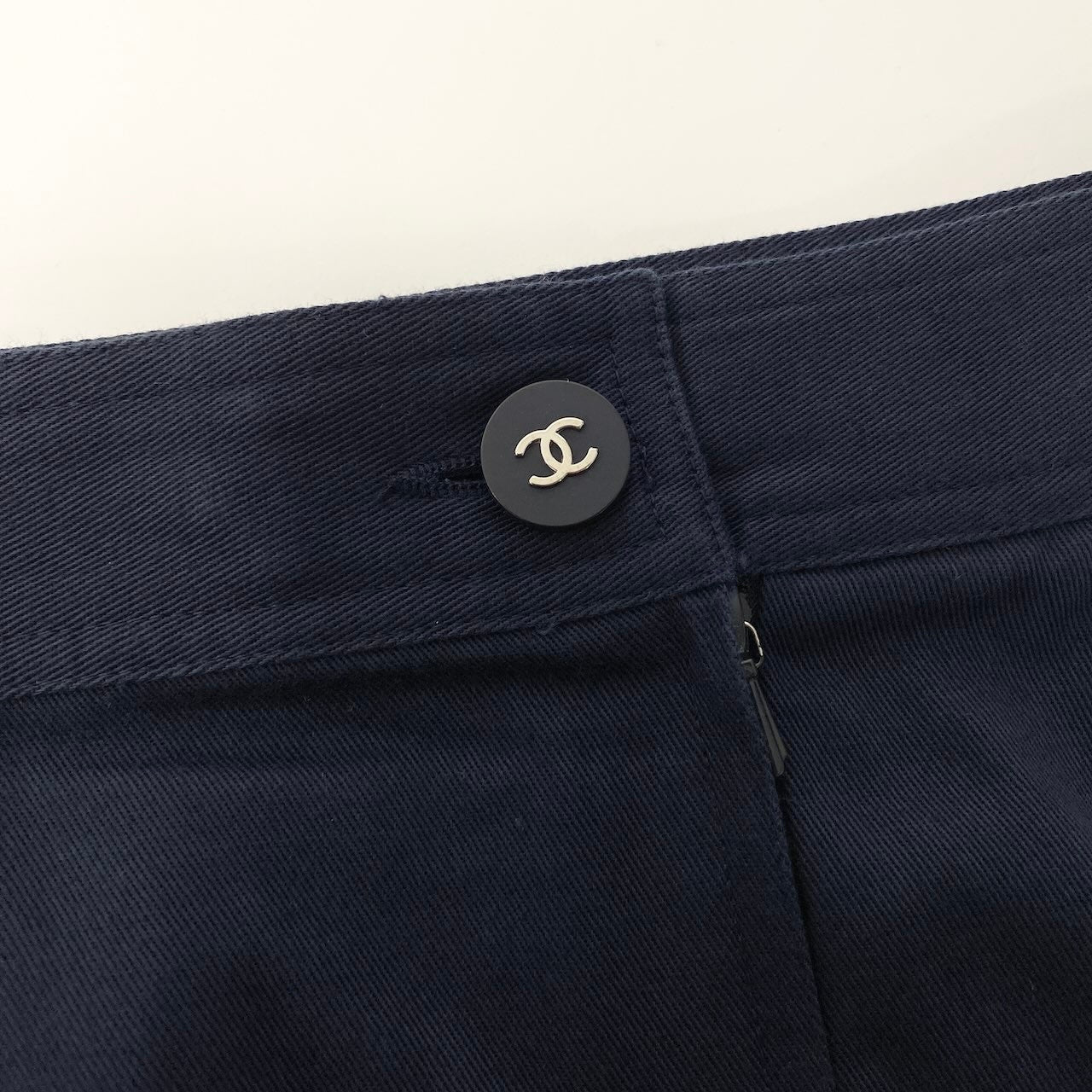 Cd2  CHANEL シャネル 膝丈スカート タイトスカート ココマークボタン レディース 女性服 サイズ42 ネイビー コットン100％u02t