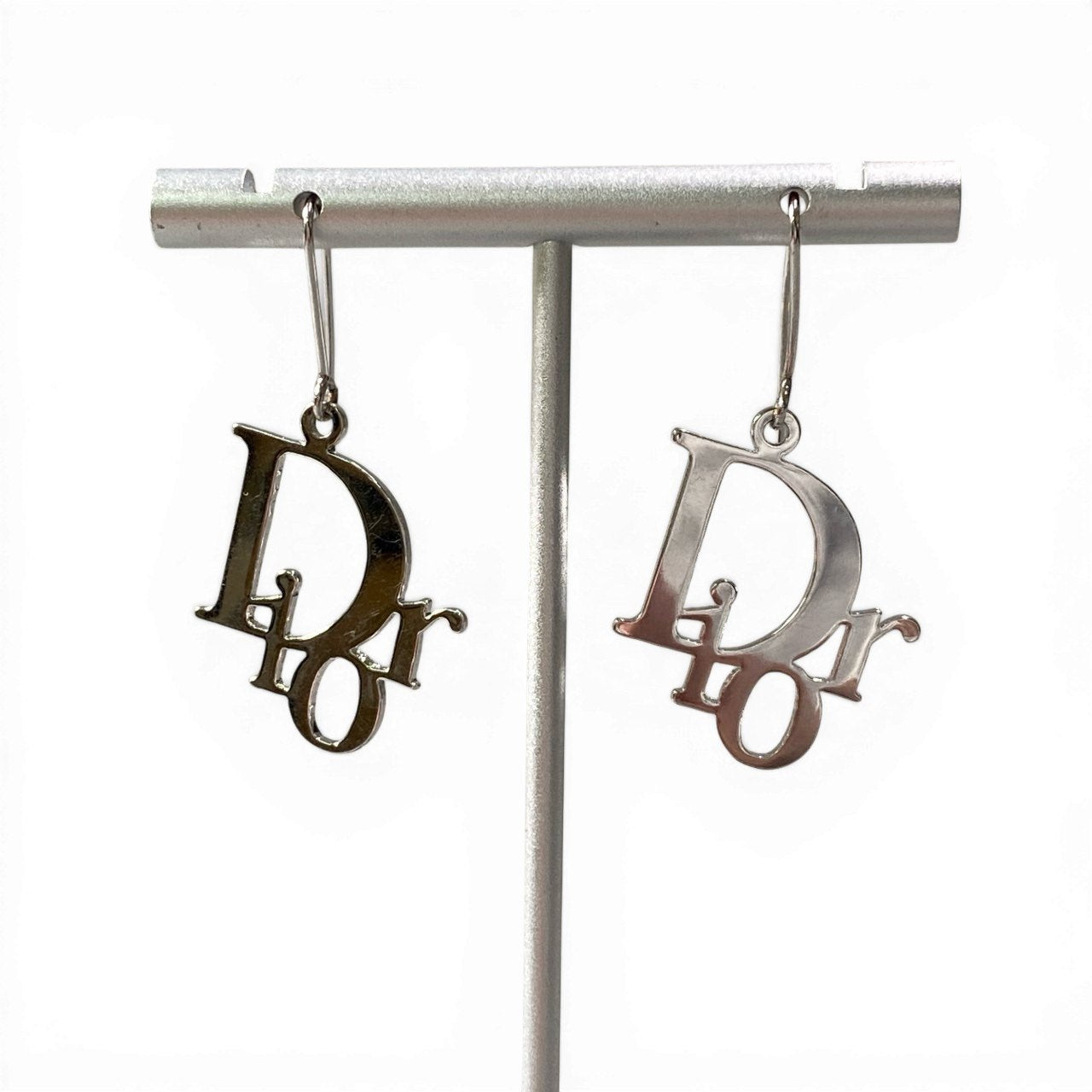 d9 Christian Dior クリスチャンディオール ロゴデザイン 両耳 ピアス Logo Design Pierced Earrings シルバー アクセサリーt18r