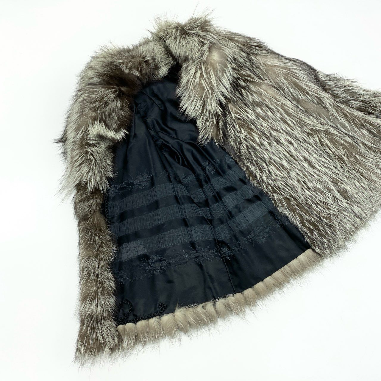 39k1《美品》 SAGA FOX サガフォックス 金サガ シルバーフォックス リアルファーコート 最高級本毛皮 FOX FUR COAT 毛並み◎t18r