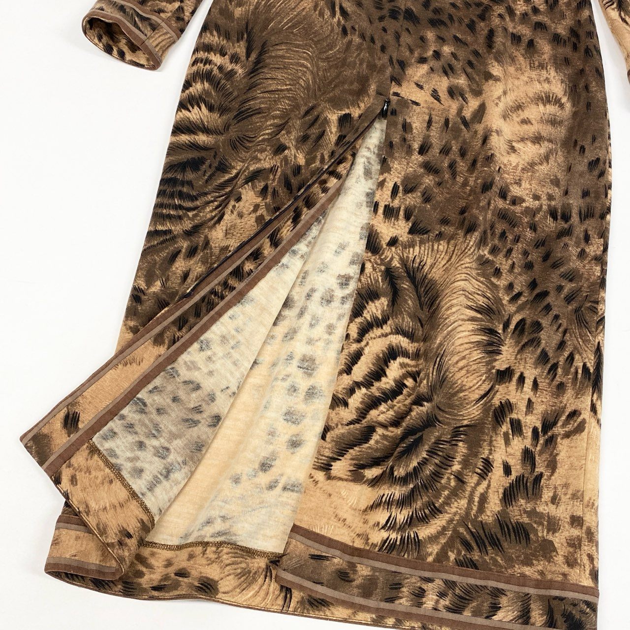 69L17 【美品】LEONARD レオナール 長袖ワンピース ロングワンピース ロングスリーブ レオパード 総柄 ドレス Mサイズ程度 ブラウン系 レディースu02t