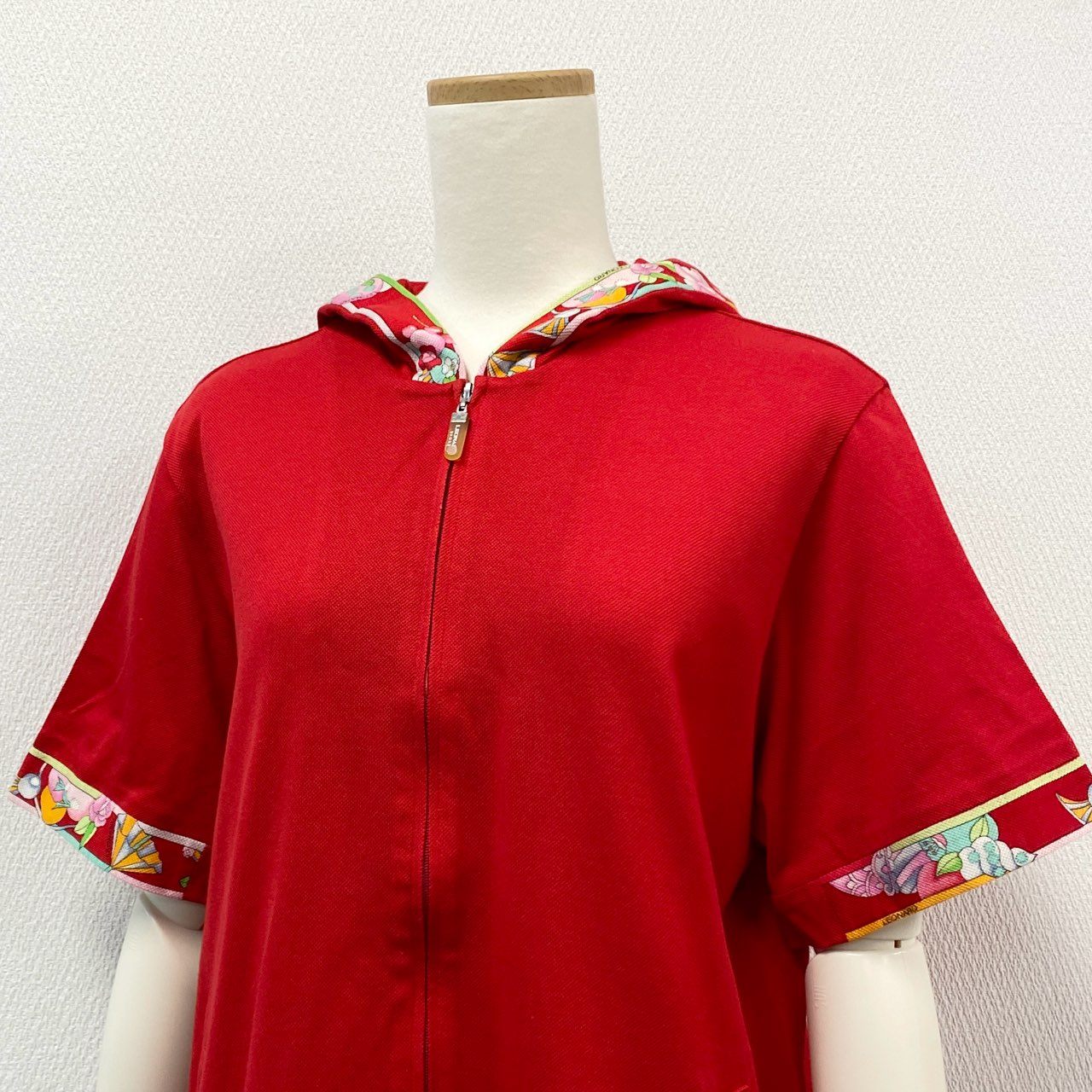 66i18 《美品》 LEONARD レオナール 半袖パーカー ジップアップ カットソー トップス 鹿の子  L レッド コットン レディース 美しい花柄プリントu02t